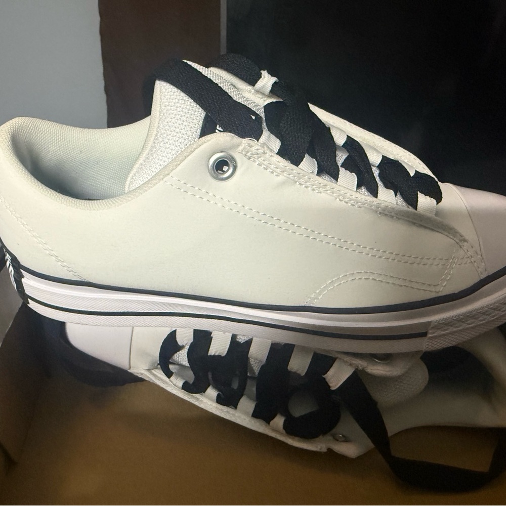 Converse White/black puff all star Sneakers. Men’s size 10 no box top.